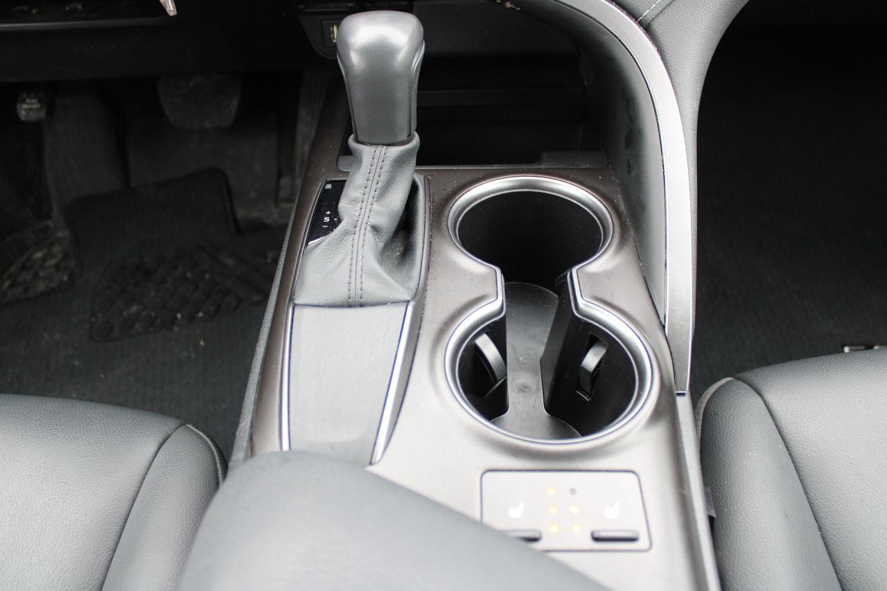 2024 Toyota Camry SE Photo