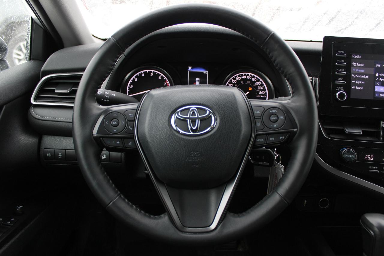 2024 Toyota Camry SE Photo