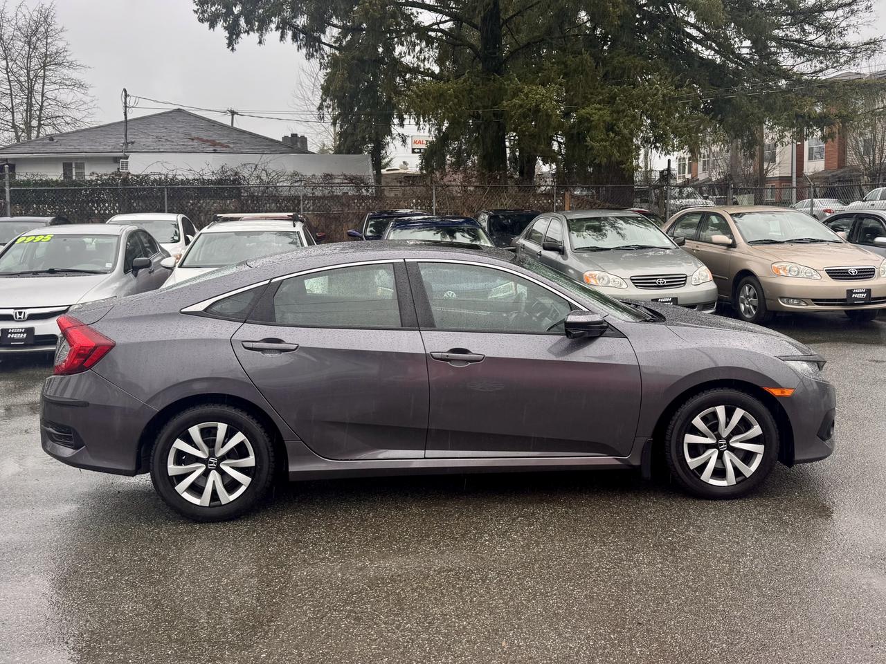 2017 Honda Civic FINANCING AVAILABLE Photo4