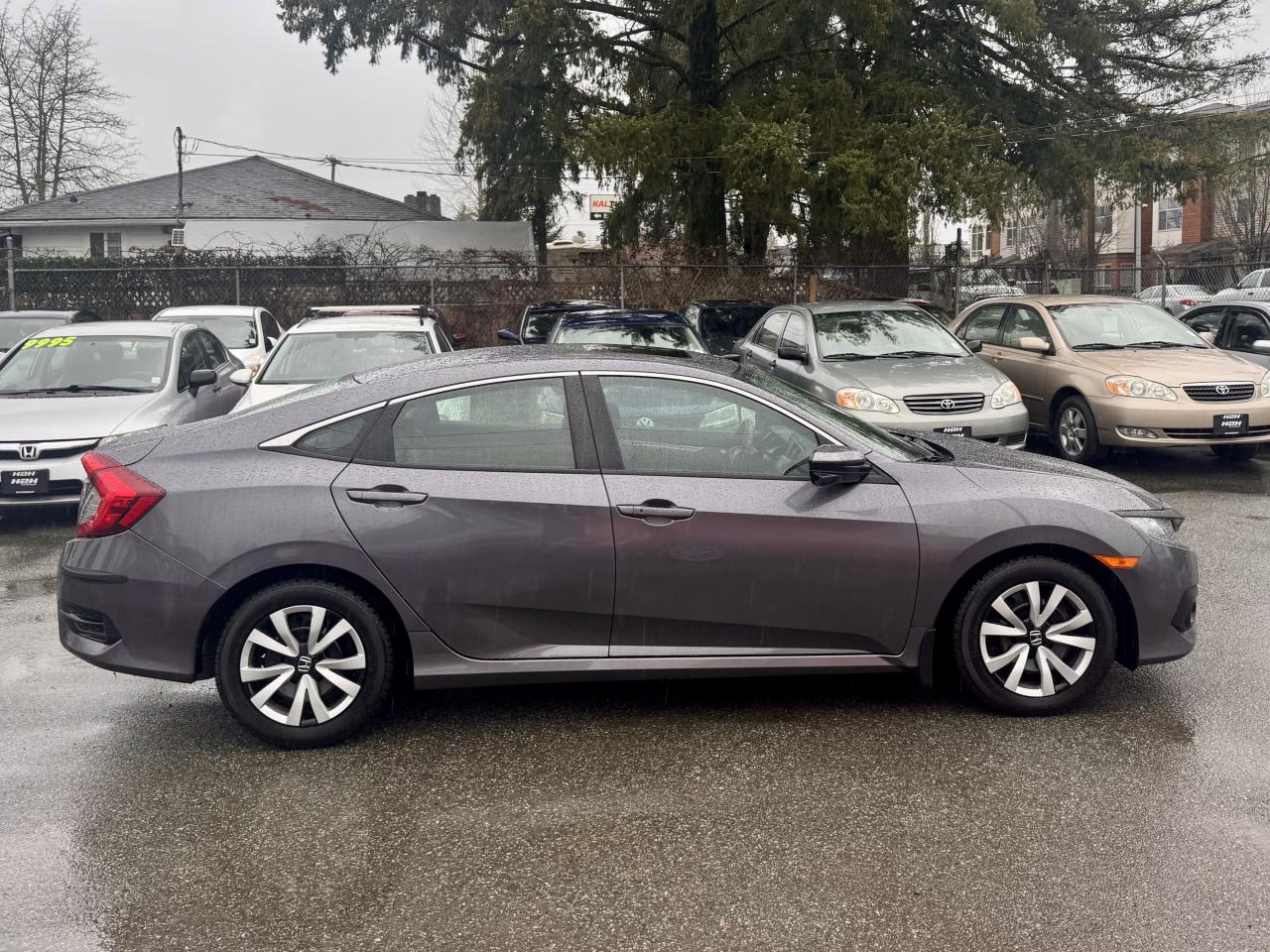 2017 Honda Civic FINANCING AVAILABLE Photo4