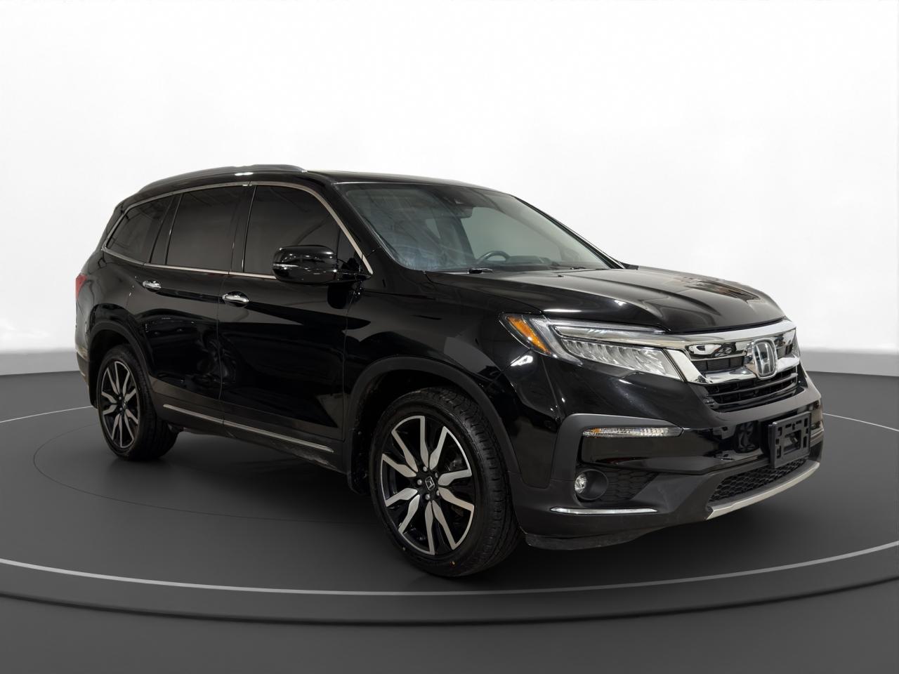 2022 Honda Pilot Touring 8-Passenger AWD Photo2