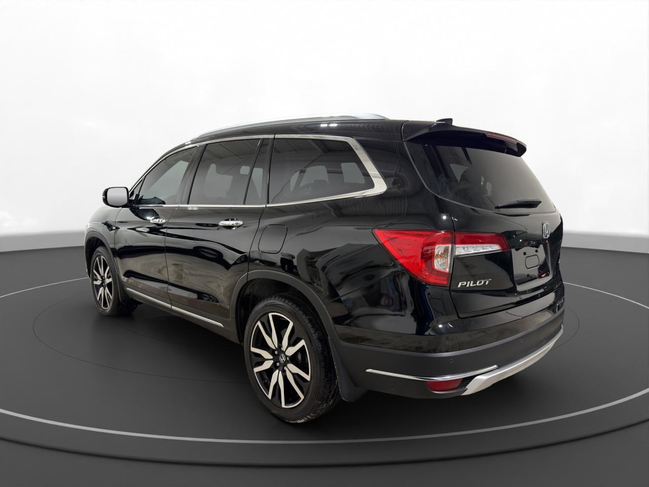 2022 Honda Pilot Touring 8-Passenger AWD Photo