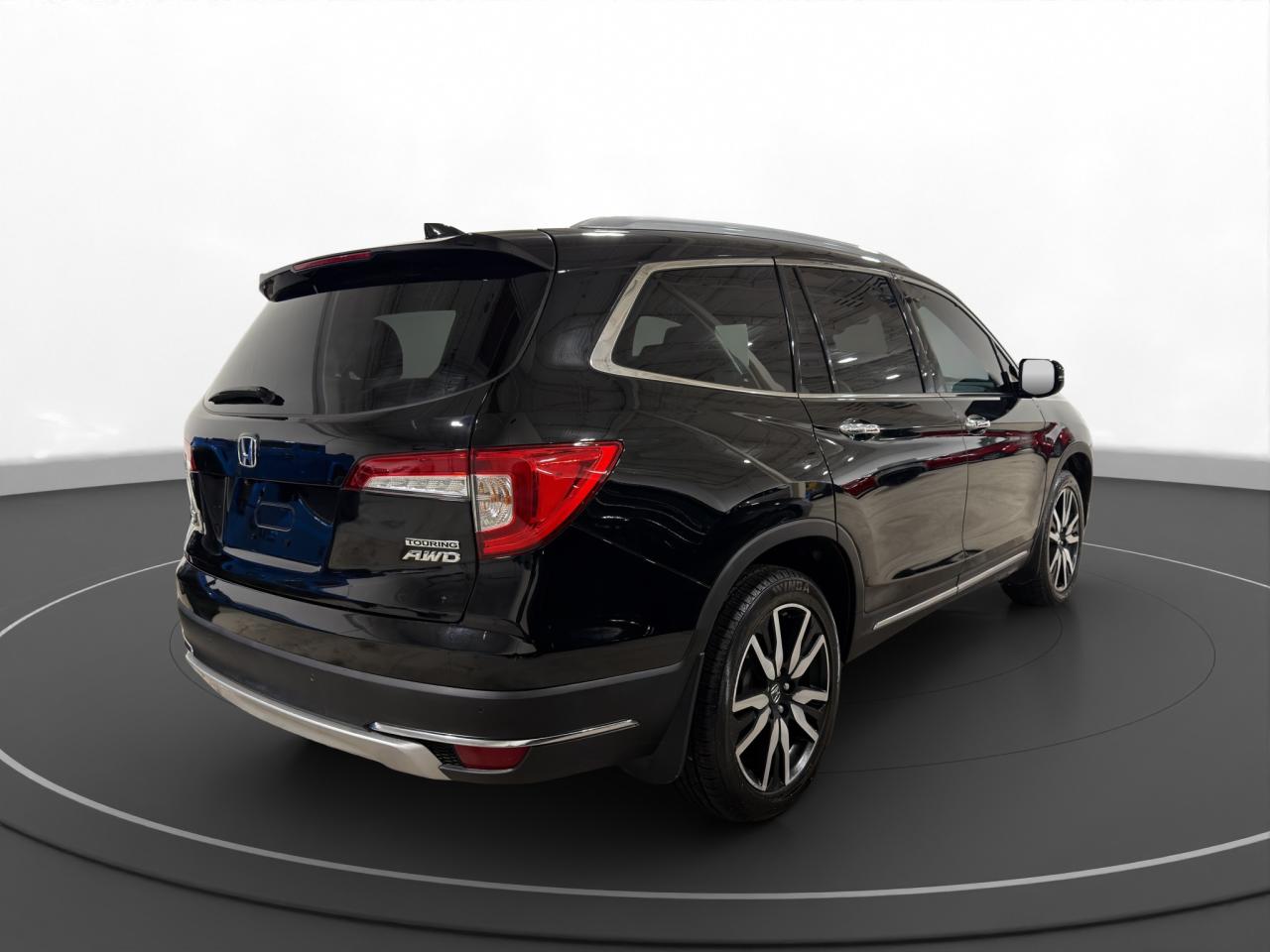 2022 Honda Pilot Touring 8-Passenger AWD Photo