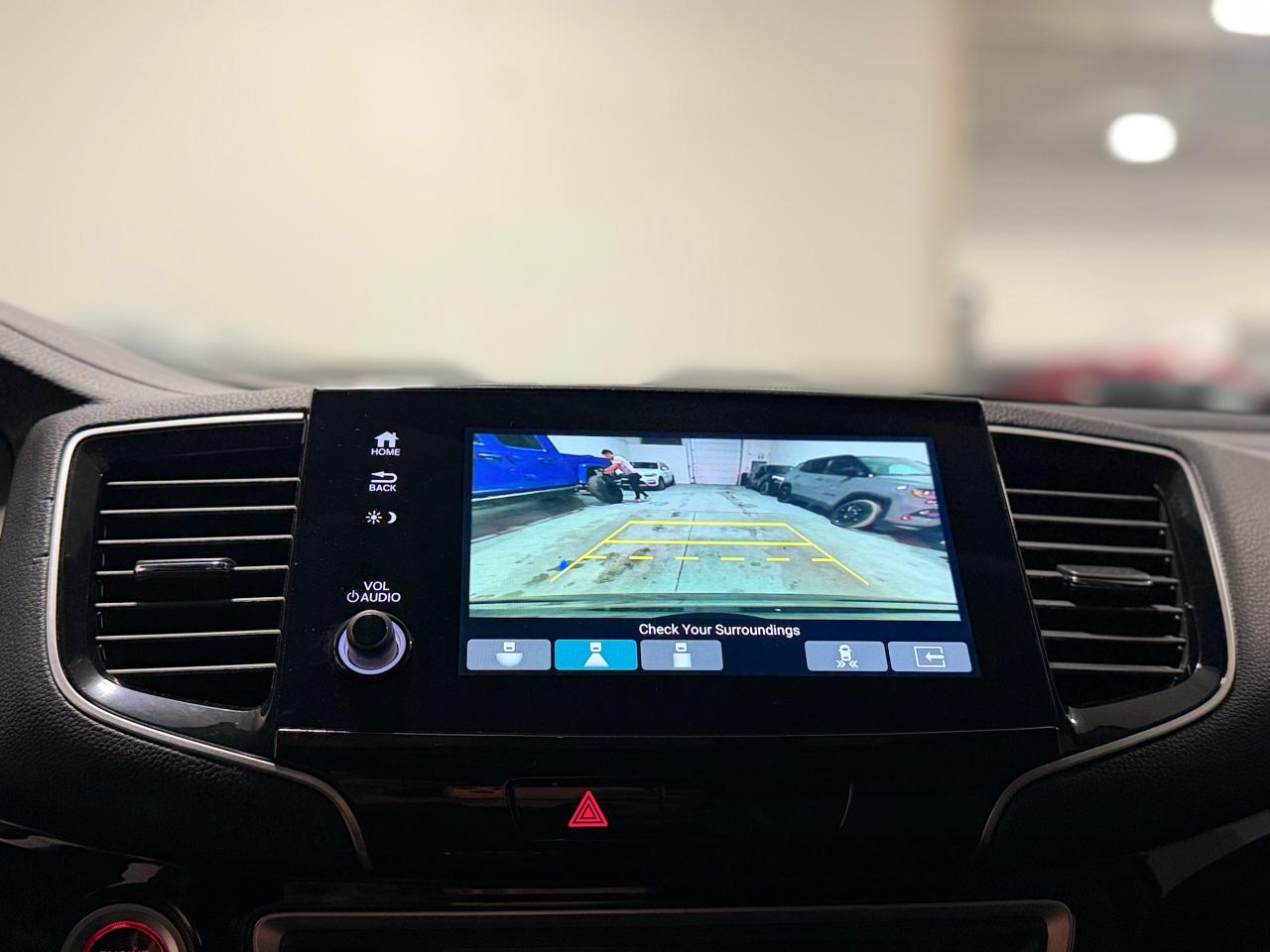 2022 Honda Pilot Touring 8-Passenger AWD Photo