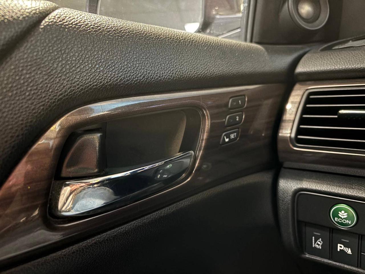 2017 Honda Accord 4dr I4 CVT Touring Photo