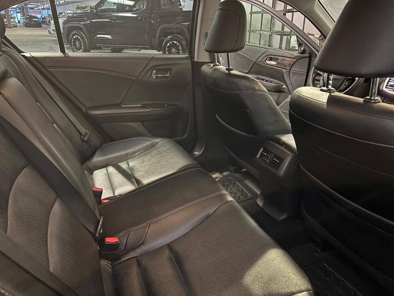 2017 Honda Accord 4dr I4 CVT Touring Photo