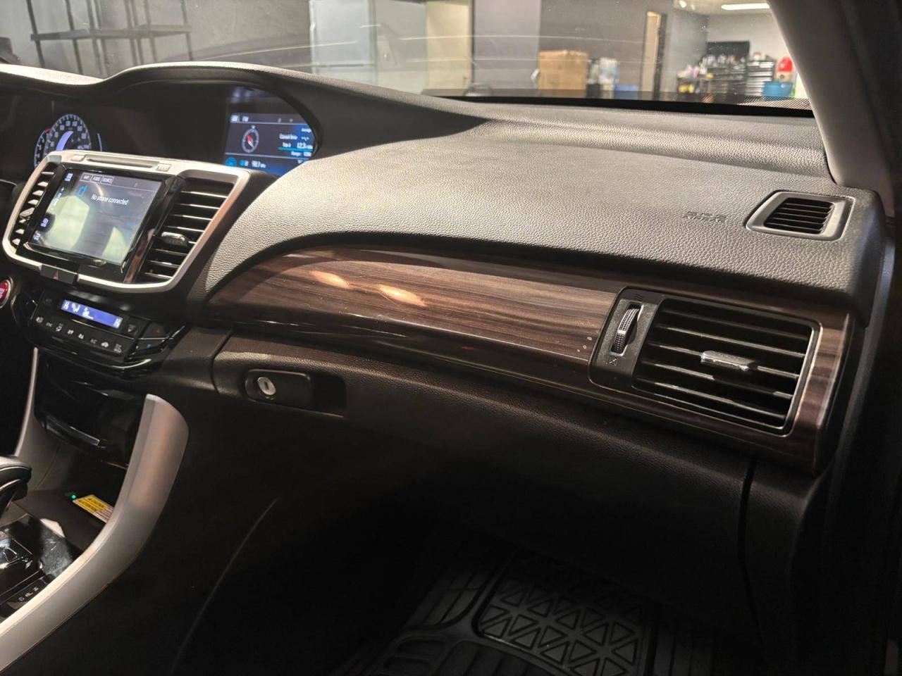 2017 Honda Accord 4dr I4 CVT Touring Photo