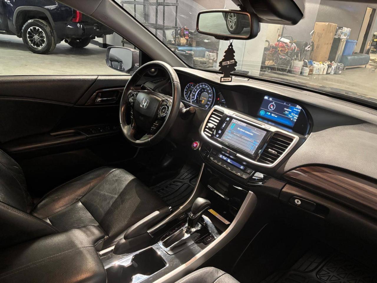 2017 Honda Accord 4dr I4 CVT Touring Photo