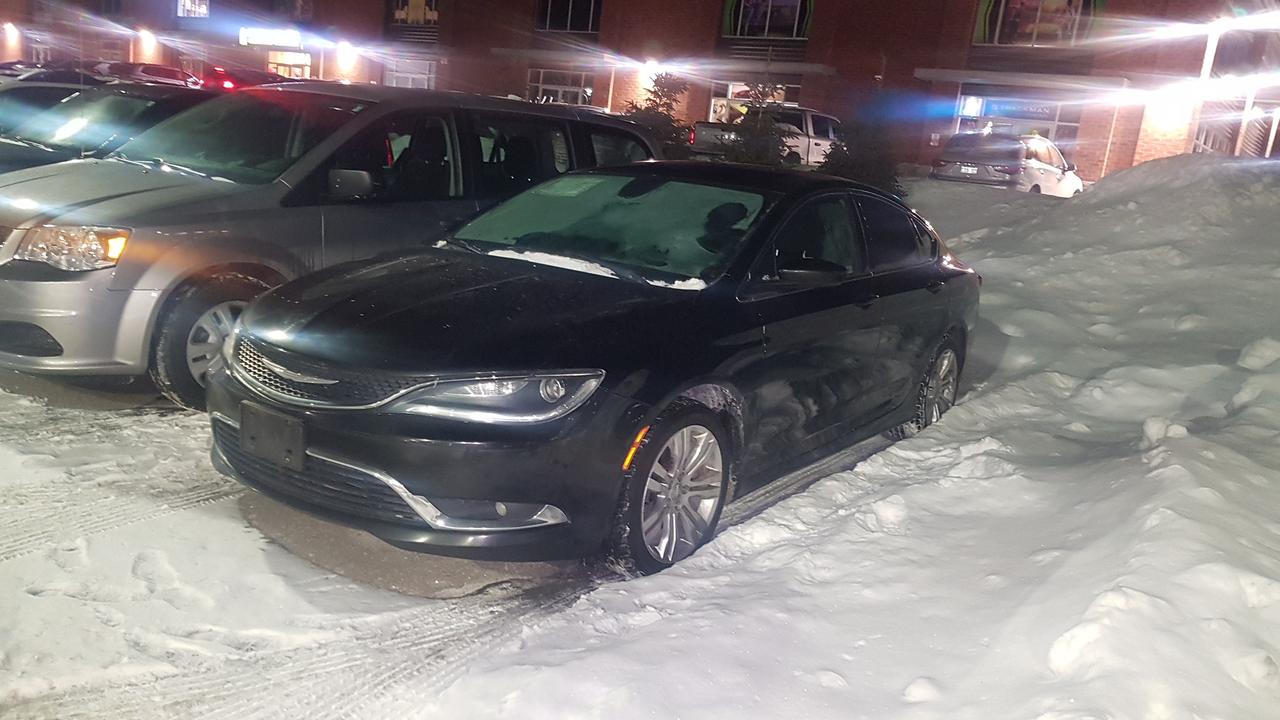 2016 Chrysler 200 Limited Photo