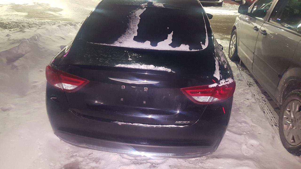 2016 Chrysler 200 Limited Photo4