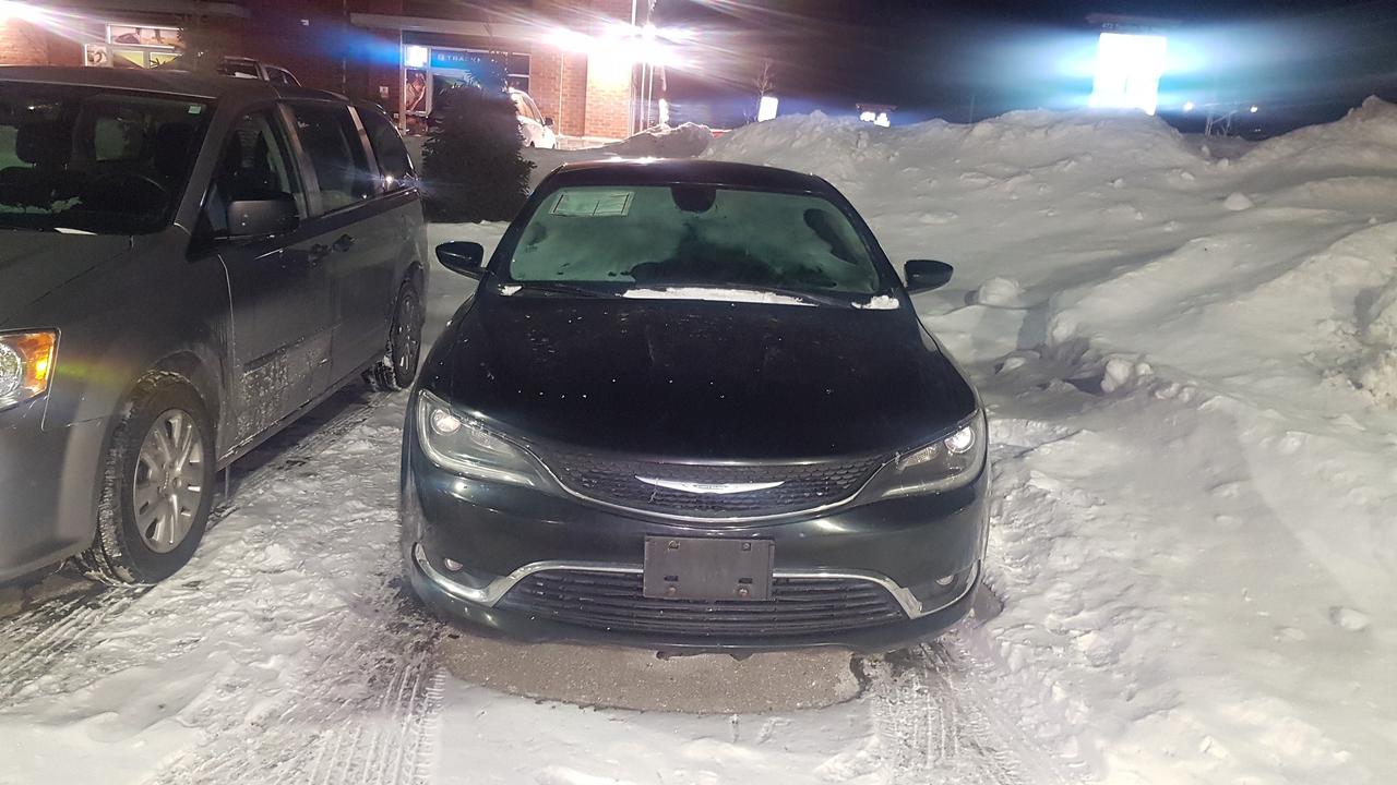 2016 Chrysler 200 Limited Photo