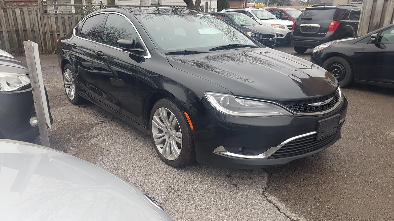 2016 Chrysler 200 Limited Photo