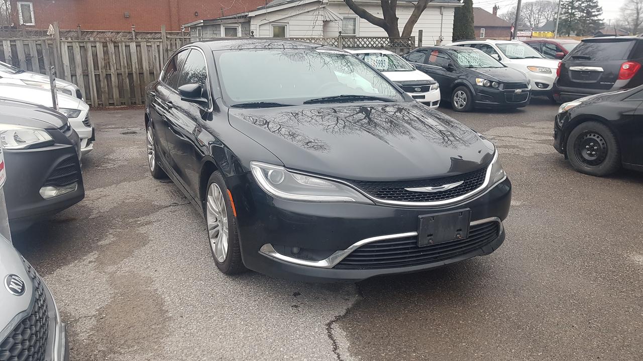 2016 Chrysler 200 Limited Photo