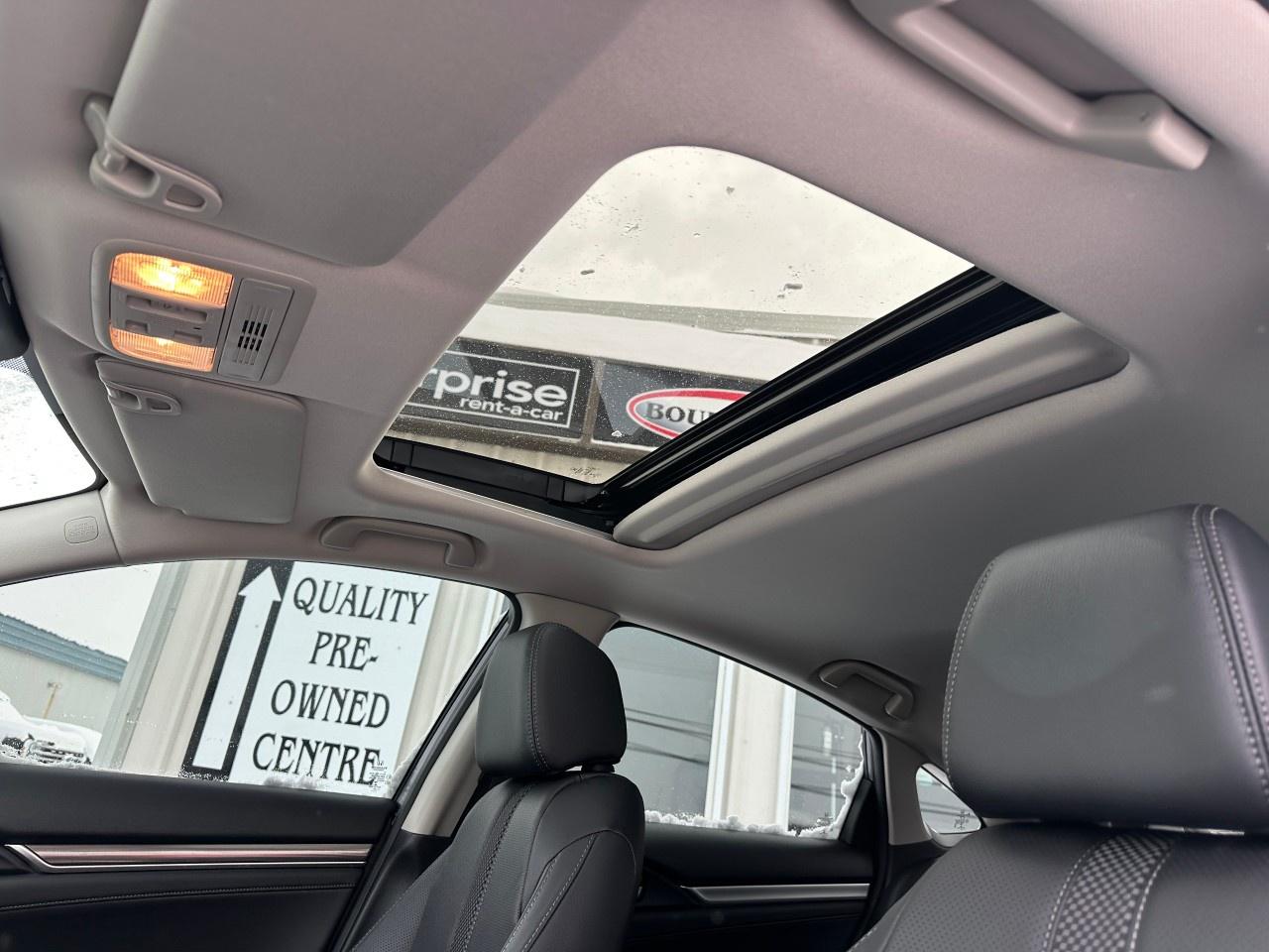 2020 Honda Civic Sedan TOURING CVT SEDAN Photo