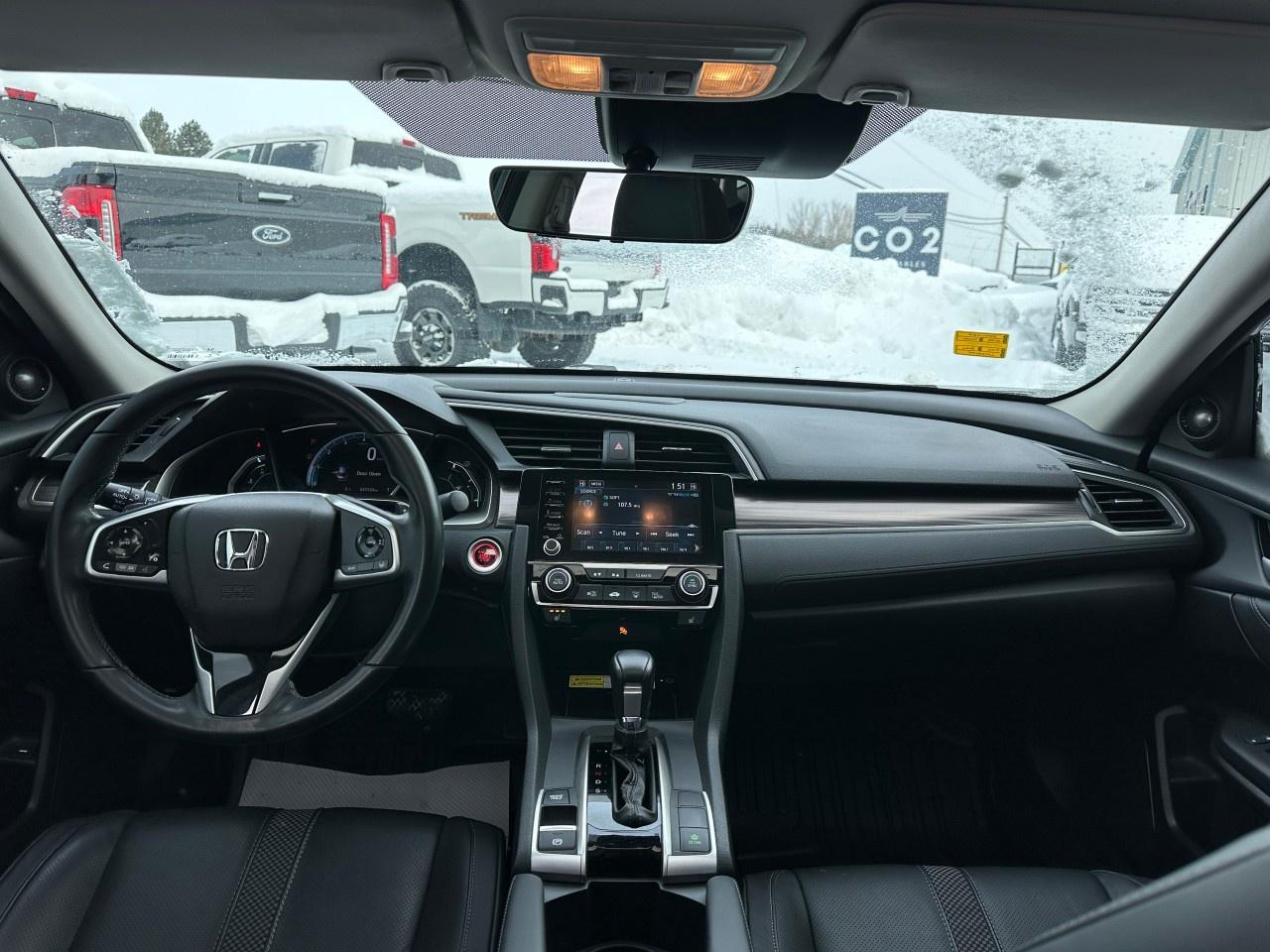 2020 Honda Civic Sedan TOURING CVT SEDAN Photo