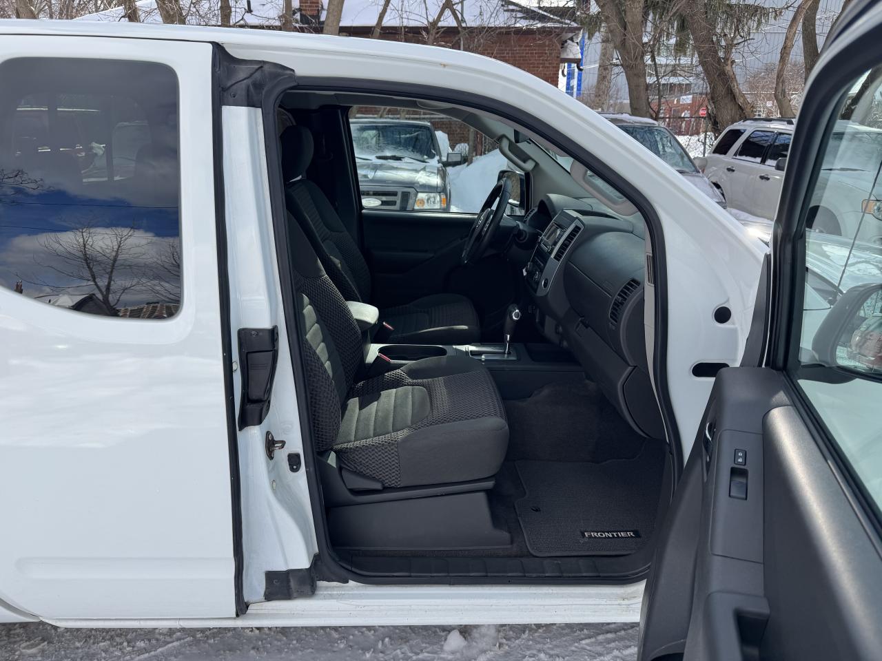 2016 Nissan Frontier SV - 4x4 Photo