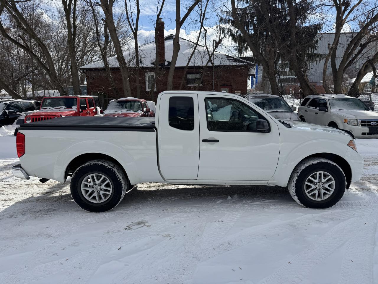 2016 Nissan Frontier SV - 4x4 Photo