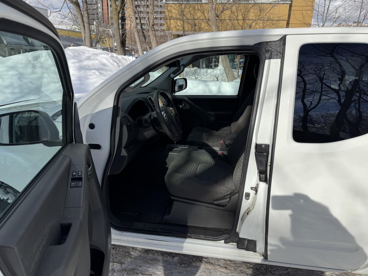 2016 Nissan Frontier SV - 4x4 Photo
