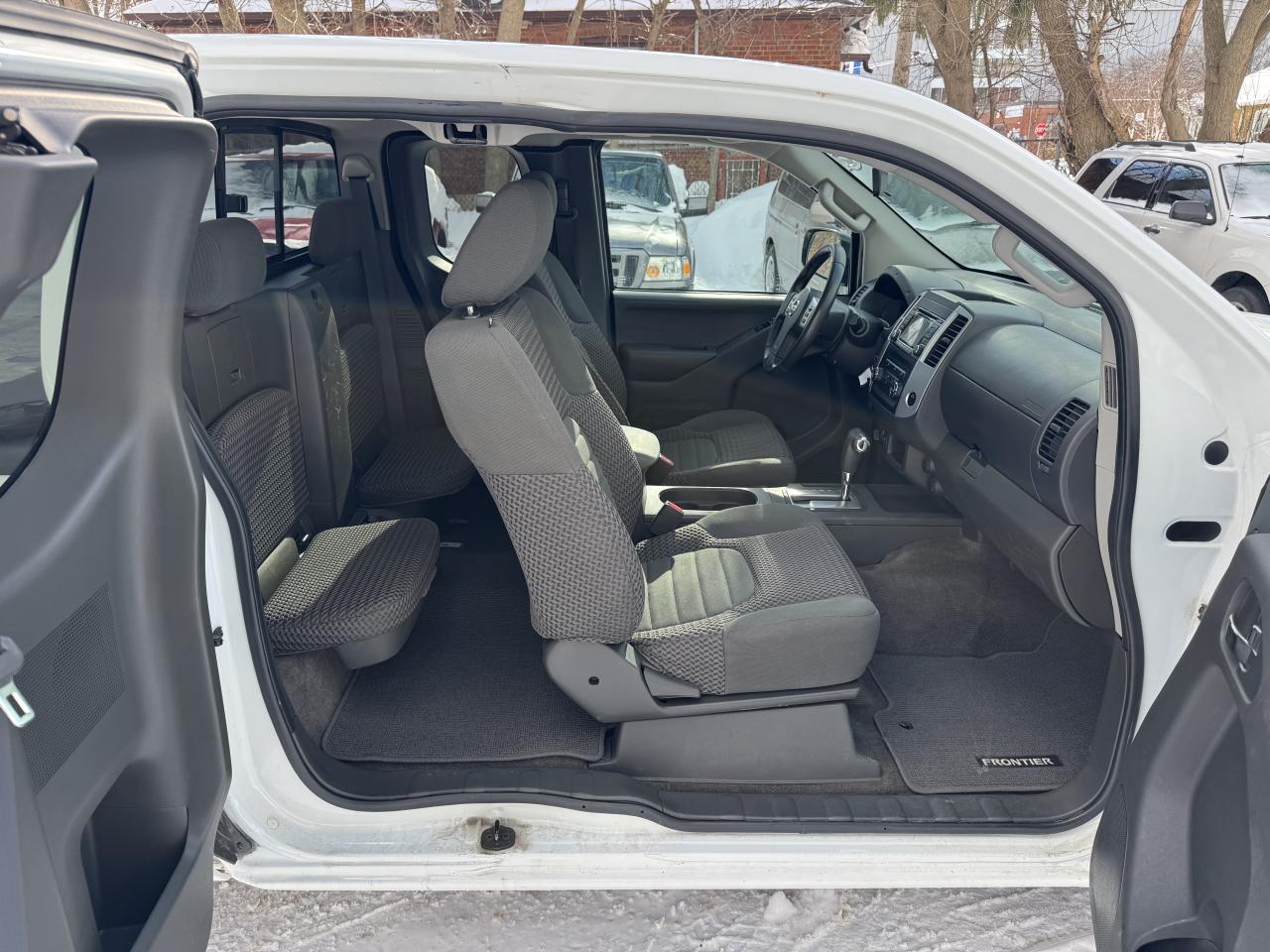 2016 Nissan Frontier SV - 4x4 Photo