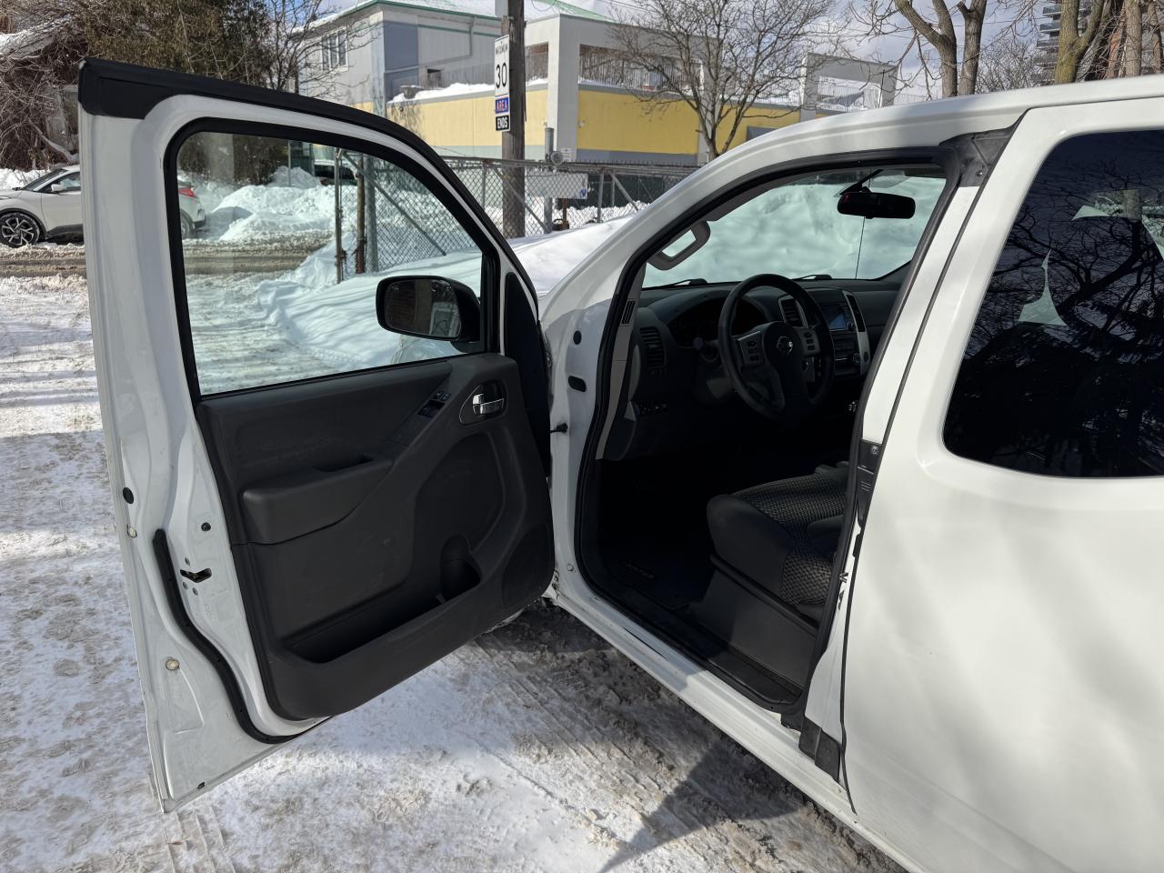 2016 Nissan Frontier SV - 4x4 Photo