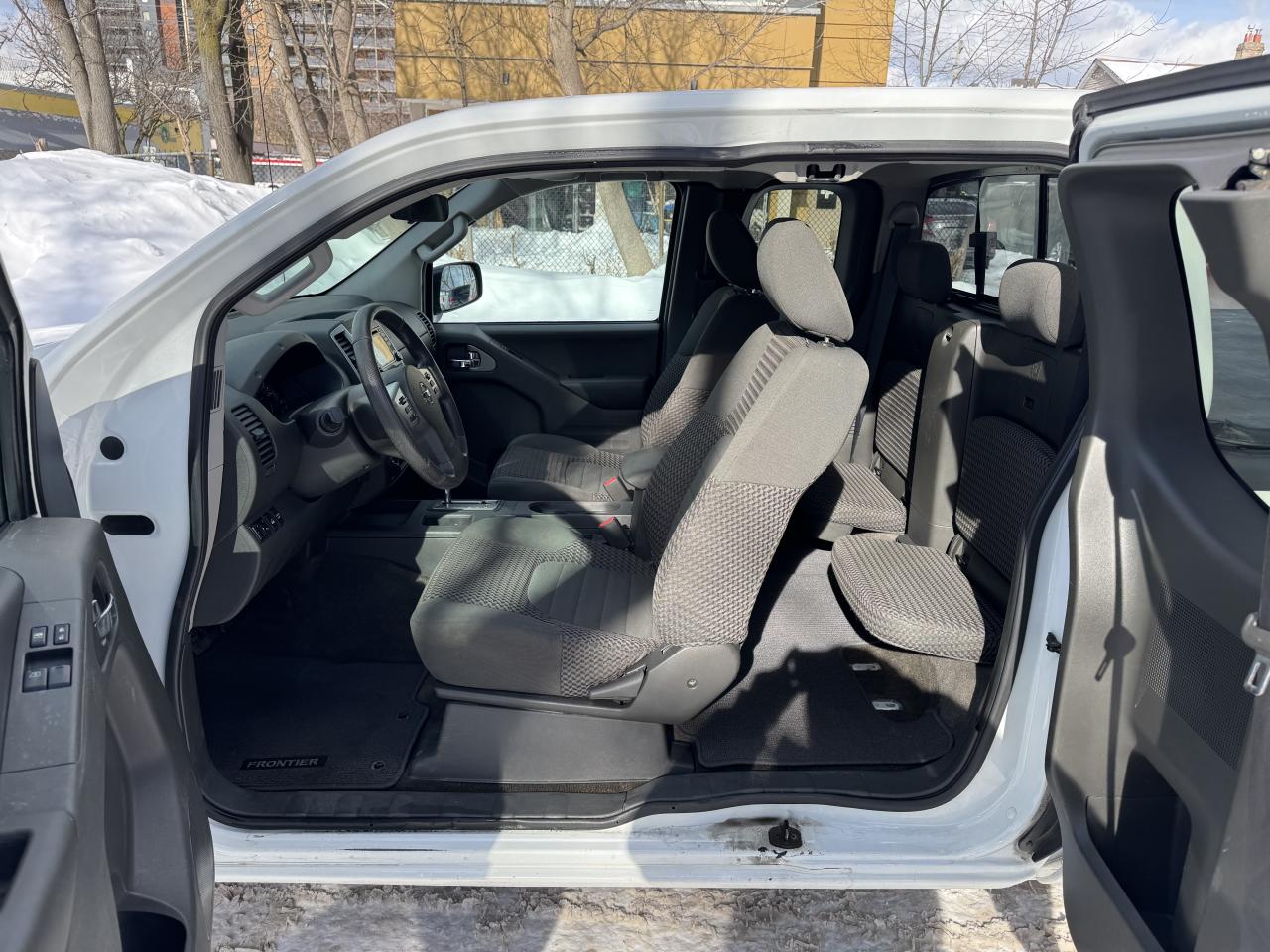 2016 Nissan Frontier SV - 4x4 Photo