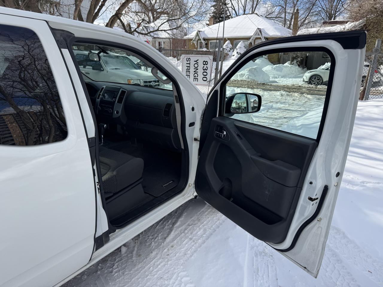 2016 Nissan Frontier SV - 4x4 Photo