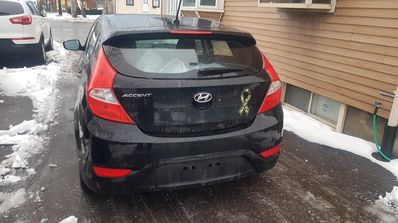 2015 Hyundai Accent GL Photo4