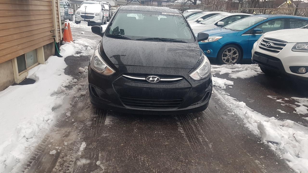 2015 Hyundai Accent GL Photo2