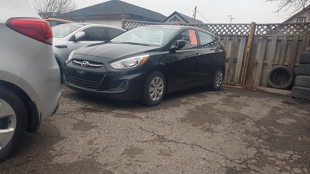 2015 Hyundai Accent GL Photo2