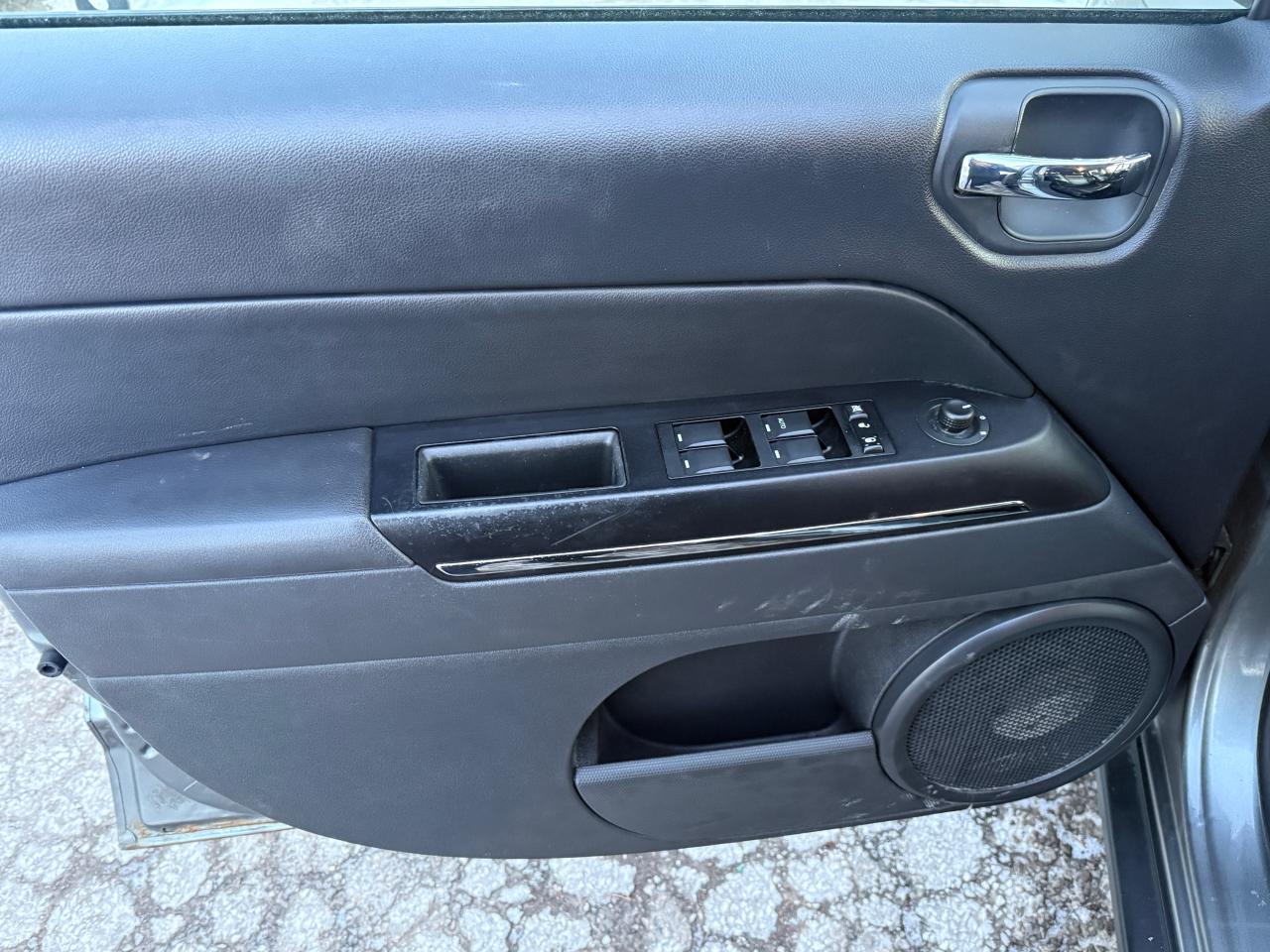 2011 Jeep Compass LIMITED Photo