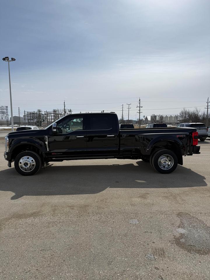 2026 Ford F-450 Super Duty DRW PLATINUM 4WD CREW CAB 8' BOX Photo4