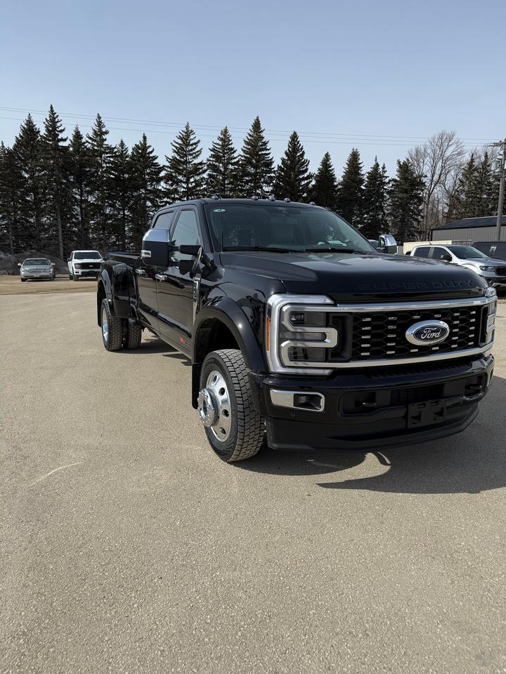 2026 Ford F-450 Super Duty DRW PLATINUM 4WD CREW CAB 8' BOX Photo1