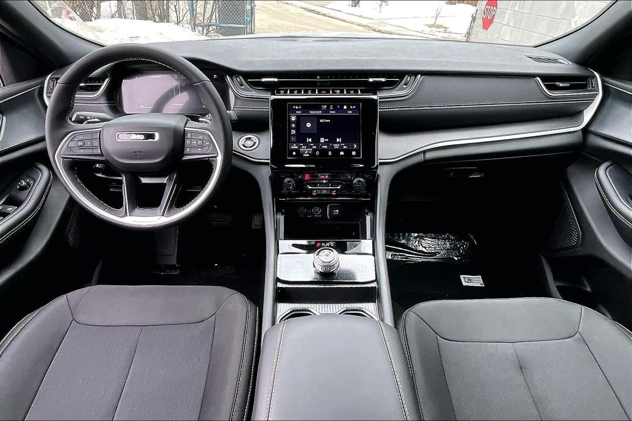 2026 Jeep Grand Cherokee LAREDO X | Sunroof | Remote Start | Power Liftgate Photo