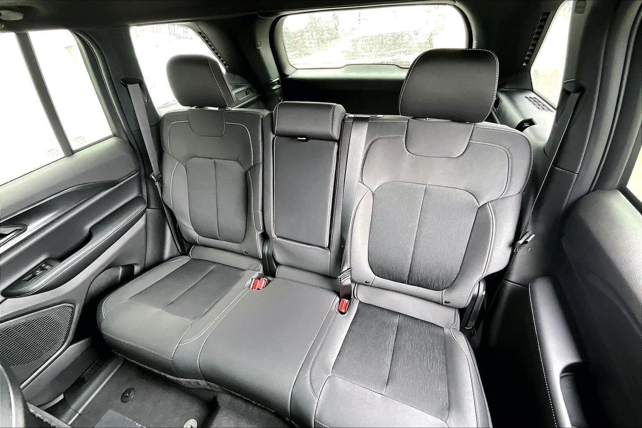 2026 Jeep Grand Cherokee LAREDO X | Sunroof | Remote Start | Power Liftgate Photo