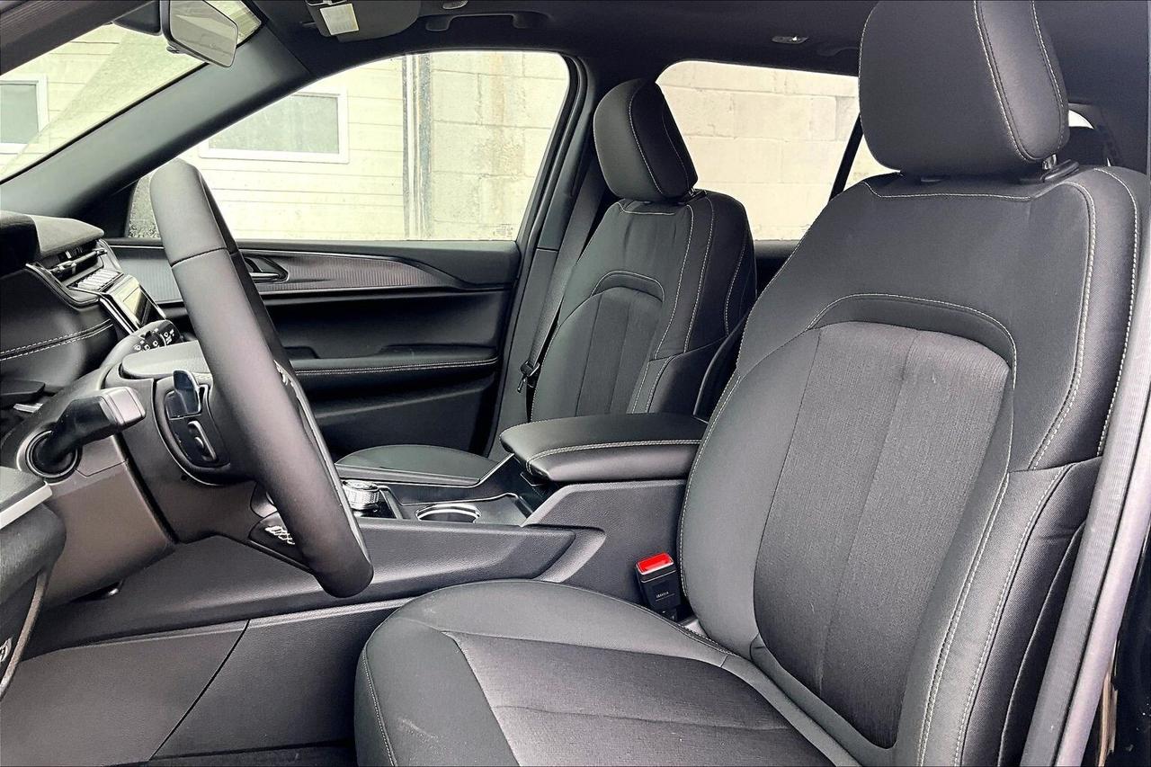 2026 Jeep Grand Cherokee LAREDO X | Sunroof | Remote Start | Power Liftgate Photo