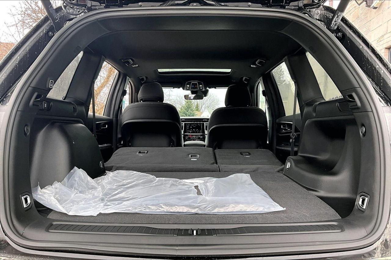 2026 Jeep Grand Cherokee LAREDO X | Sunroof | Remote Start | Power Liftgate Photo