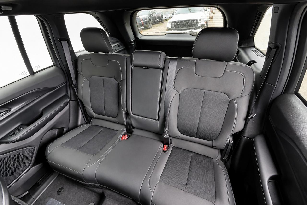 2026 Jeep Grand Cherokee LAREDO X | Sunroof | Remote Start | Power Liftgate Photo