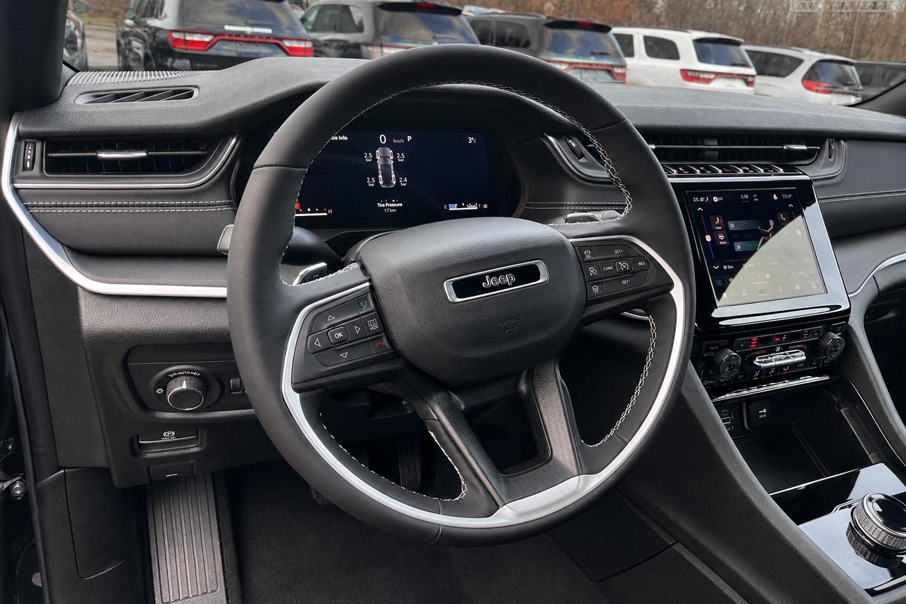 2026 Jeep Grand Cherokee LAREDO X | Sunroof | Remote Start | Power Liftgate Photo