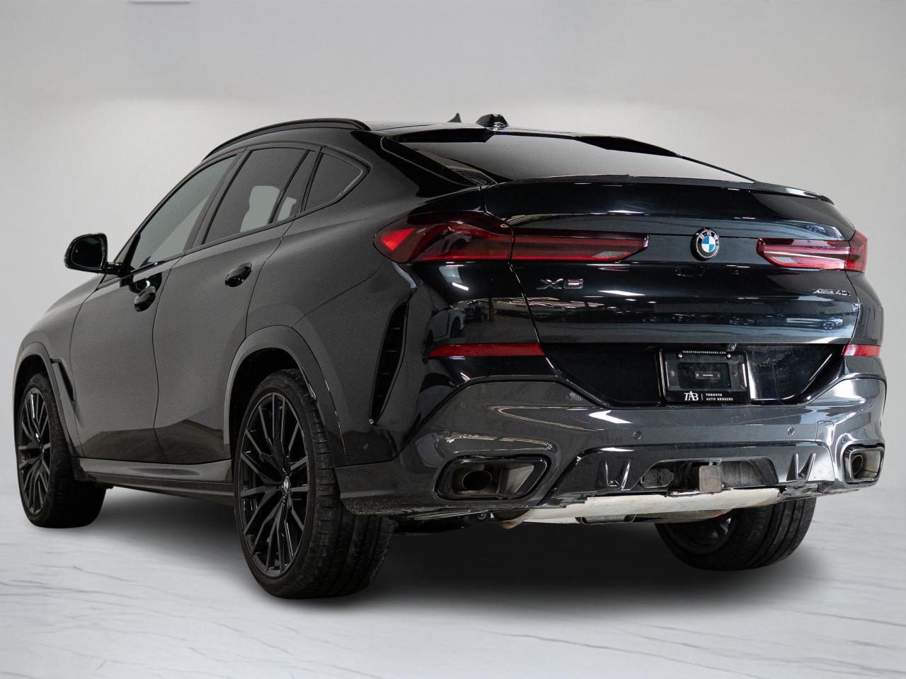 2024 BMW X6 XDRIVE40I | M-SPORT | PREMIUM | CARBON | 22 IN Photo