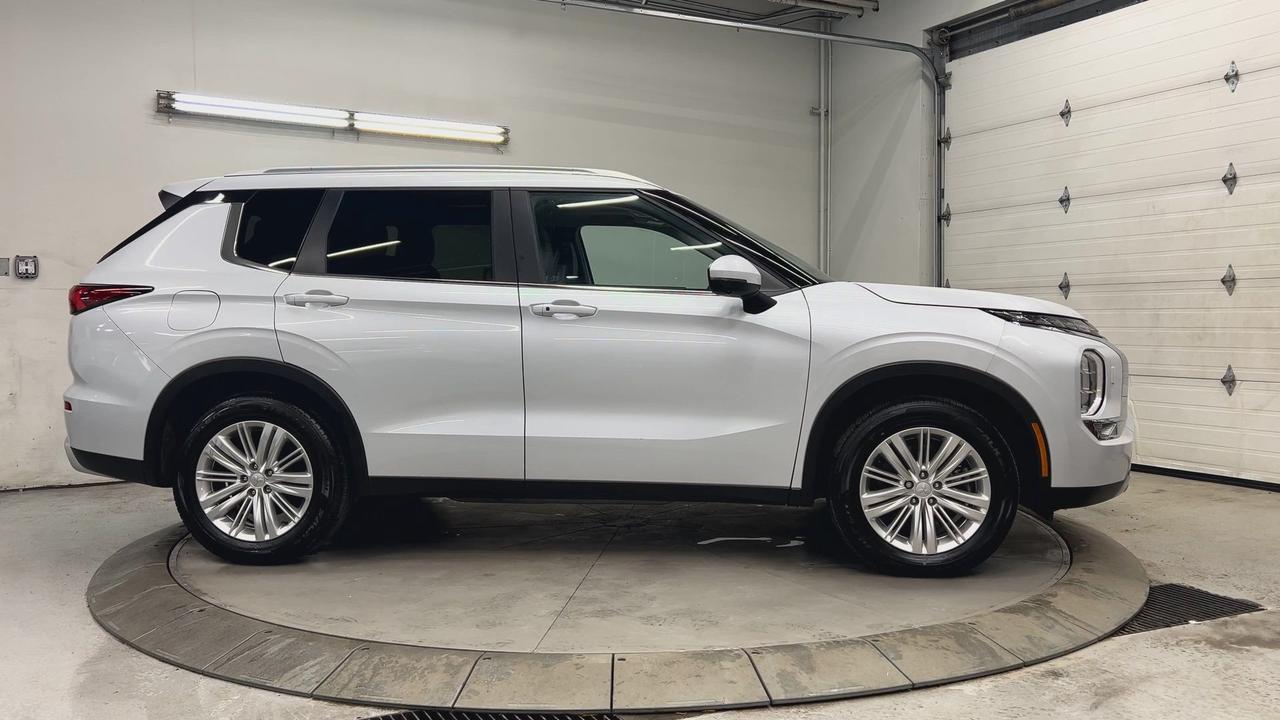 2024 Mitsubishi Outlander LE AWD | 7-PASS | HTD LEATHER |PANO ROOF | CARPLAY Photo