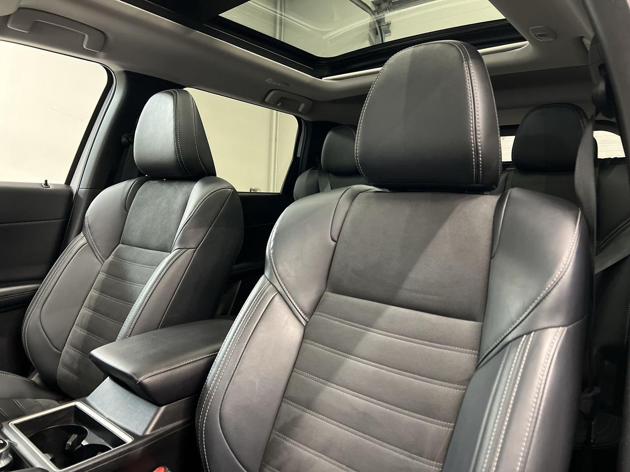 2024 Mitsubishi Outlander LE AWD | 7-PASS | HTD LEATHER |PANO ROOF | CARPLAY Photo