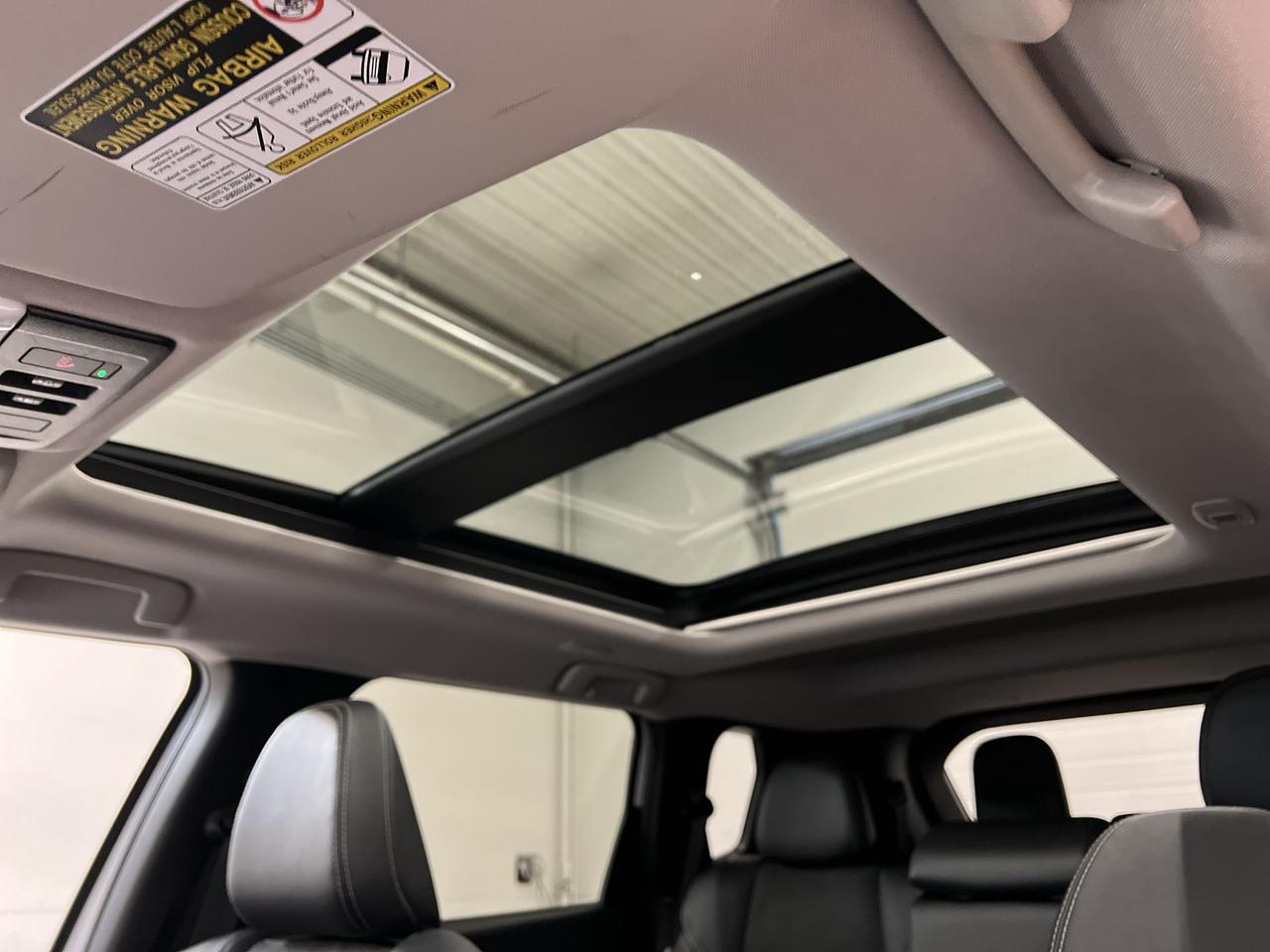 2024 Mitsubishi Outlander LE AWD | 7-PASS | HTD LEATHER |PANO ROOF | CARPLAY Photo