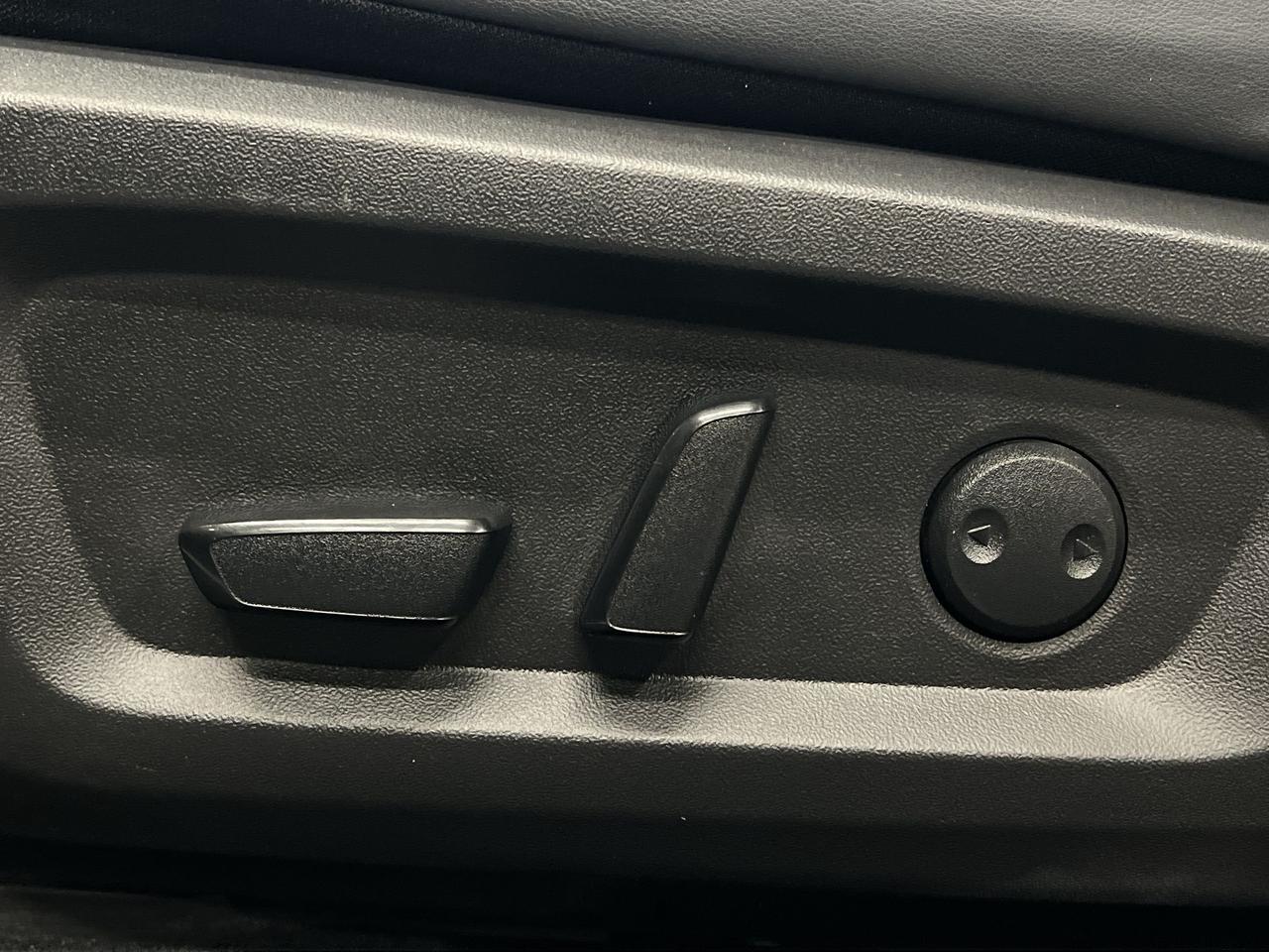 2024 Mitsubishi Outlander LE AWD | 7-PASS | HTD LEATHER |PANO ROOF | CARPLAY Photo