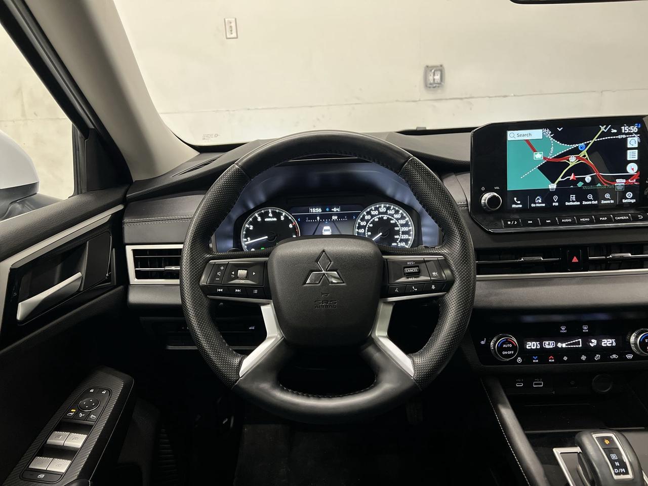 2024 Mitsubishi Outlander LE AWD | 7-PASS | HTD LEATHER |PANO ROOF | CARPLAY Photo