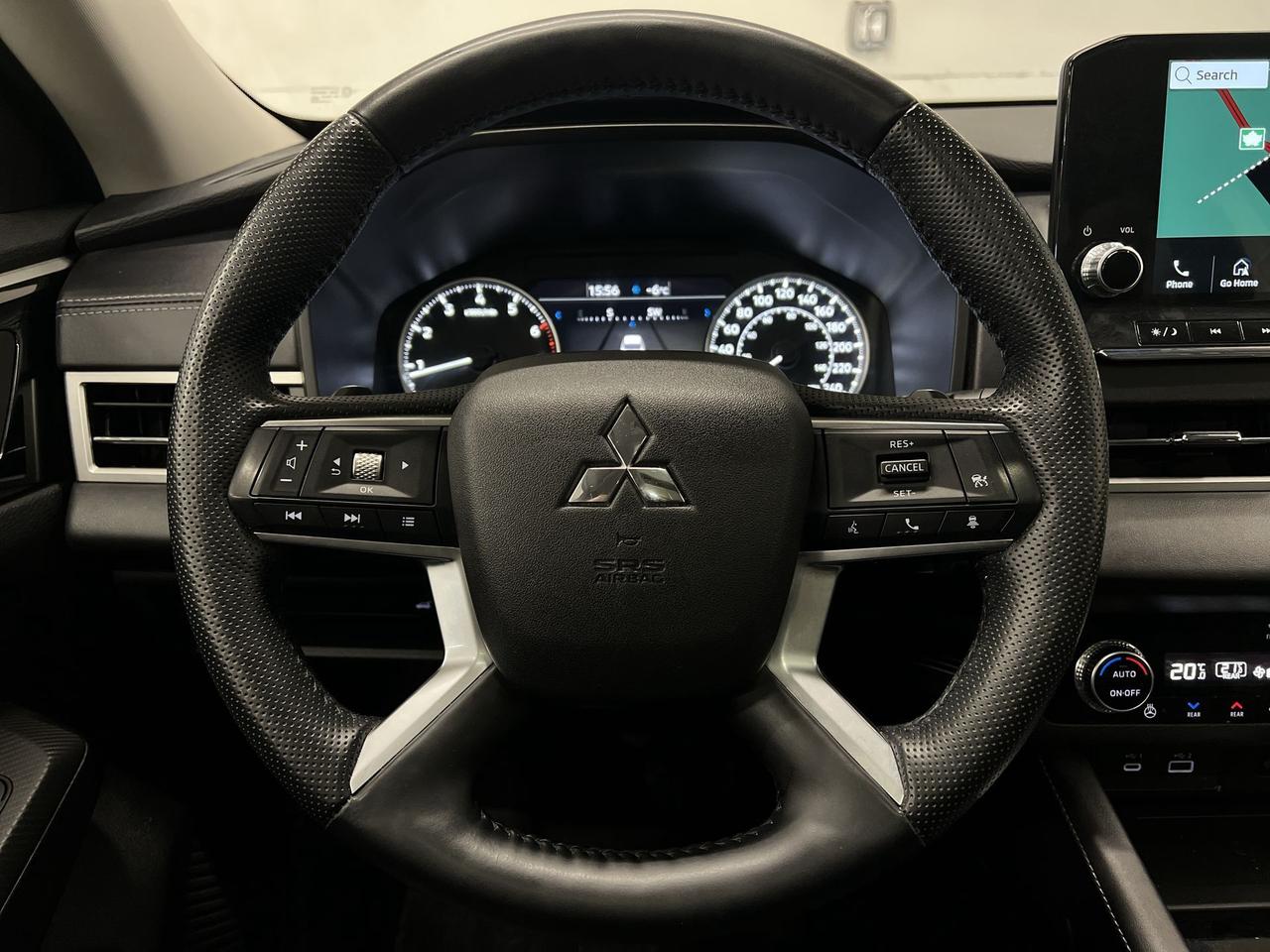 2024 Mitsubishi Outlander LE AWD | 7-PASS | HTD LEATHER |PANO ROOF | CARPLAY Photo