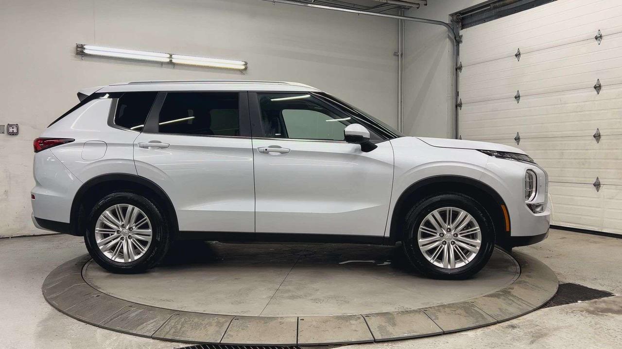 2024 Mitsubishi Outlander LE AWD | 7-PASS | HTD LEATHER |PANO ROOF | CARPLAY Photo5