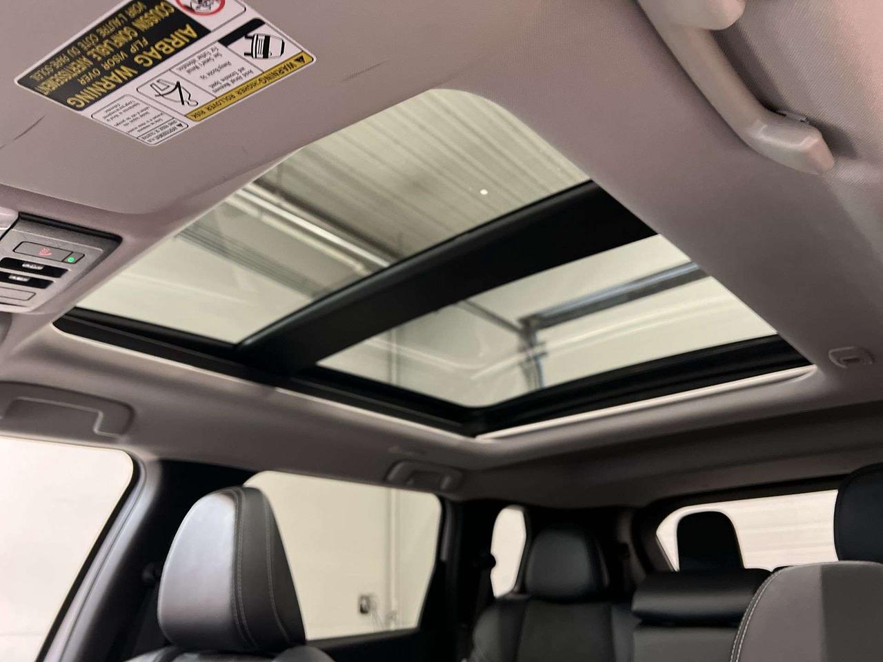 2024 Mitsubishi Outlander LE AWD | 7-PASS | HTD LEATHER |PANO ROOF | CARPLAY Photo