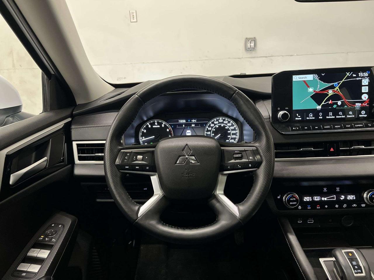 2024 Mitsubishi Outlander LE AWD | 7-PASS | HTD LEATHER |PANO ROOF | CARPLAY Photo