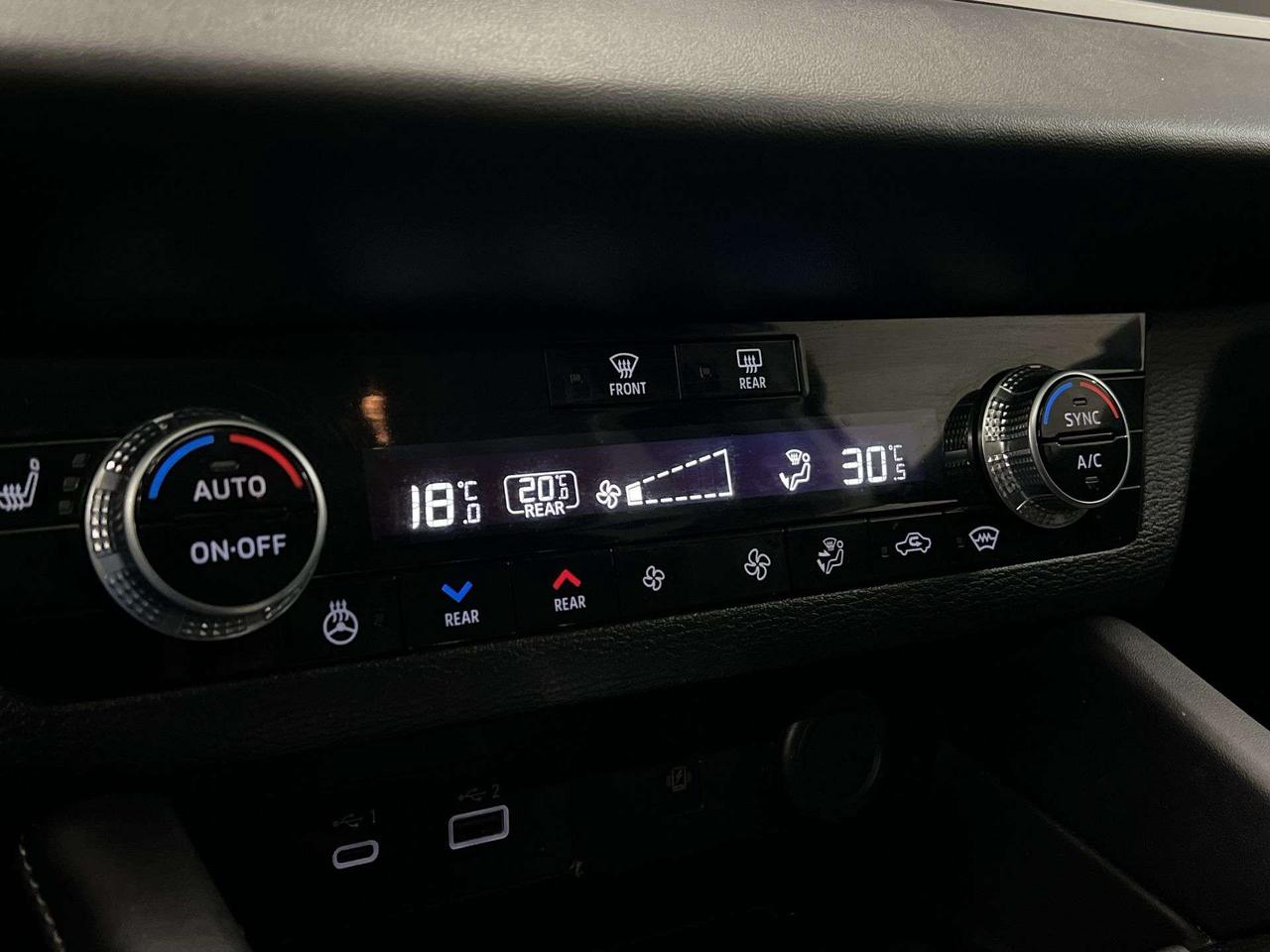 2024 Mitsubishi Outlander LE AWD | 7-PASS | HTD LEATHER |PANO ROOF | CARPLAY Photo