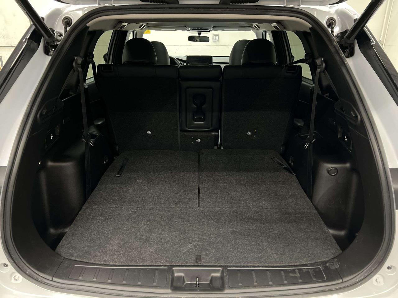 2024 Mitsubishi Outlander LE AWD | 7-PASS | HTD LEATHER |PANO ROOF | CARPLAY Photo